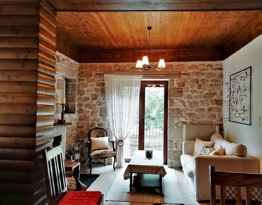 Villa Stonehouse Dome Lagadia à Lagkadia Extérieur photo